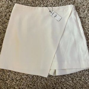 Express White Pleated SKORT! Size 6- NEVER WORN!